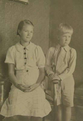 Sisarukset 30-luvulla Konnevedellä.