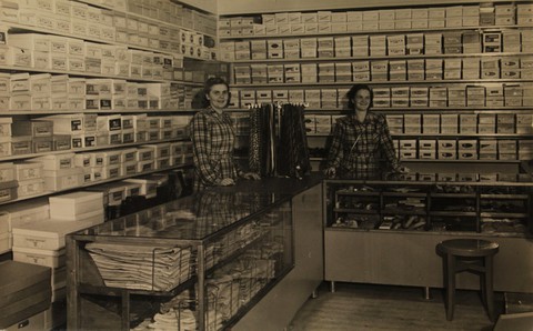 Kenkäkauppa sisältä 1940-luvulla ...
