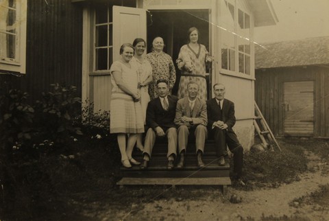 Perhepotretti Pieksämäellä 1910-luvulla. ...