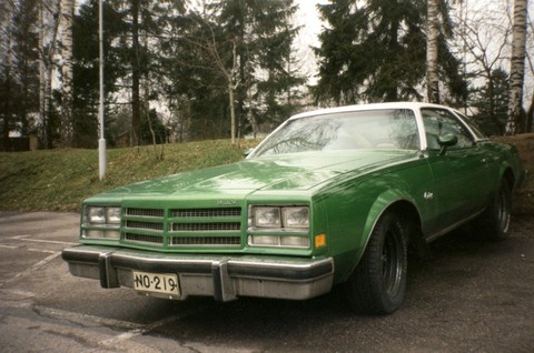Vihreä Buick. Buikki, ...