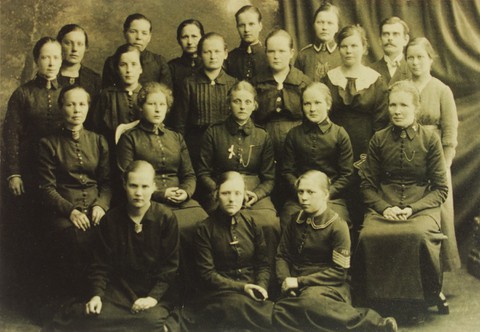 Pelastusarmeijalaisia ryhmäkuvassa 1900-luvun ...